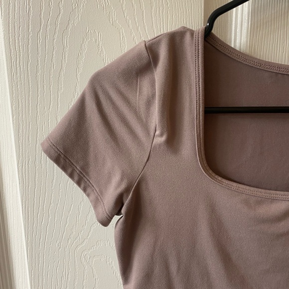 Hollister Comfy Short Sleeve - Picture 2 of 5